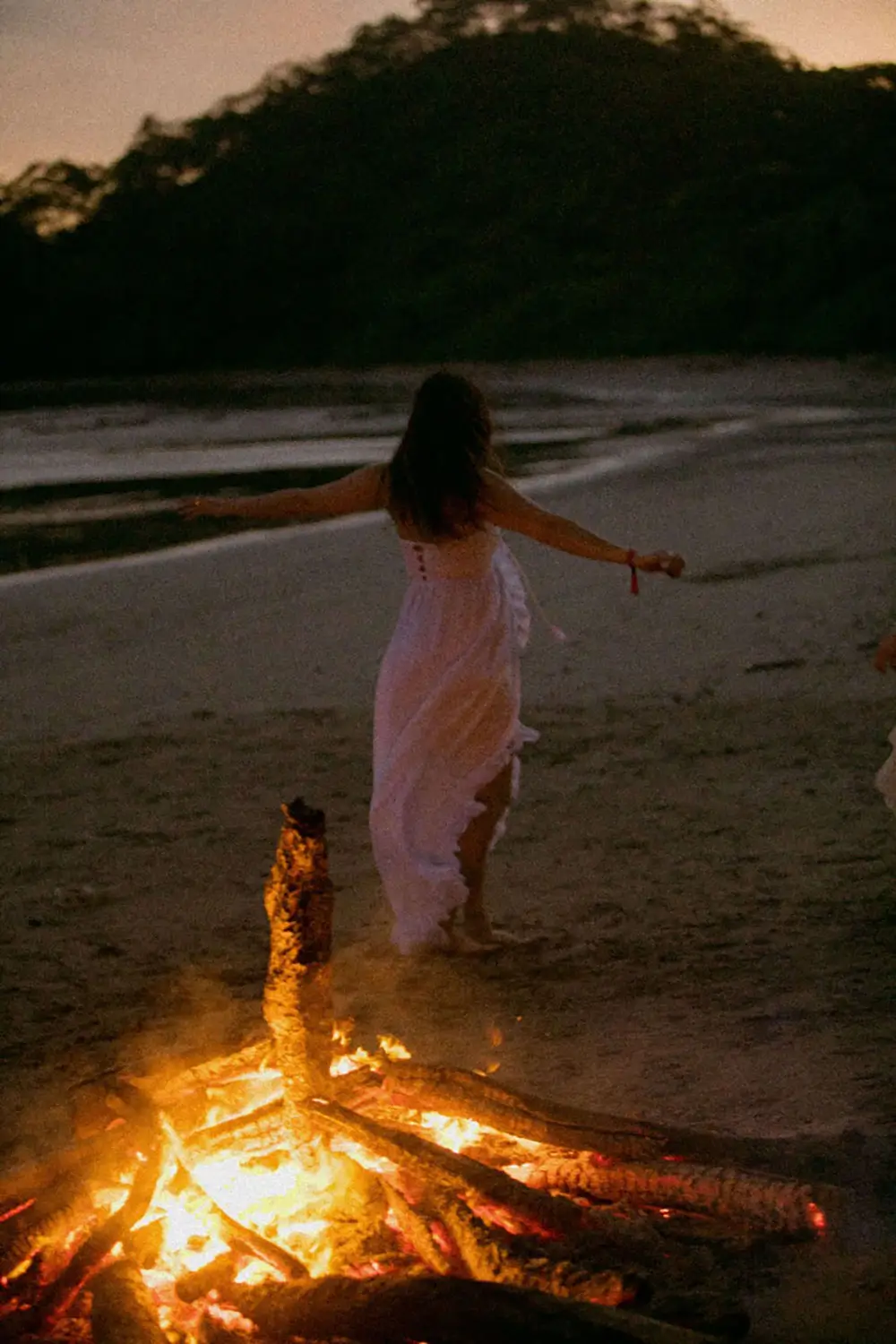 Costa-Rica-retreat-fire-on-beach-coach-mel-wells